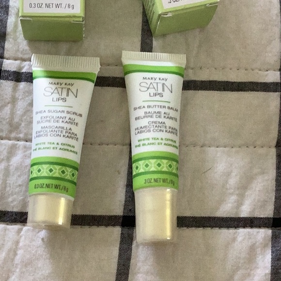 ** BIG SALE ***Mary Kay satin lips set - Picture 2 of 3